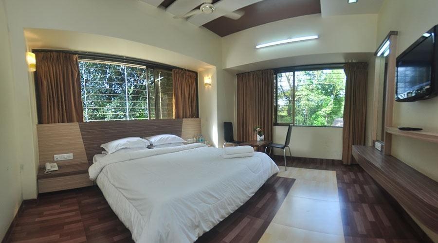Hotel Hari International Lonavala Esterno foto