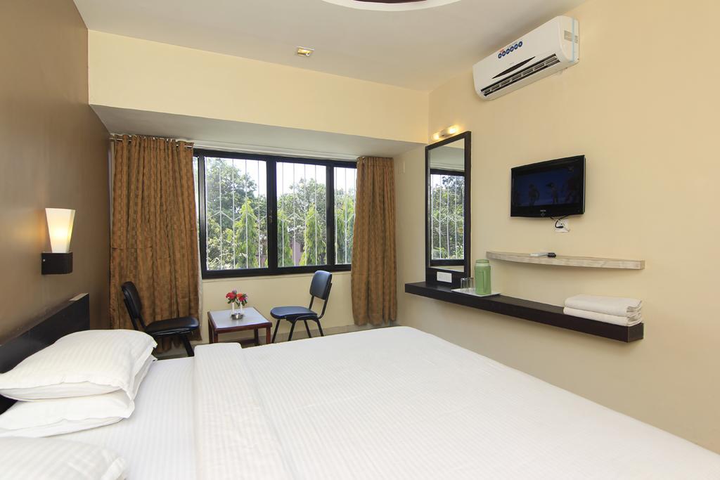 Hotel Hari International Lonavala Esterno foto