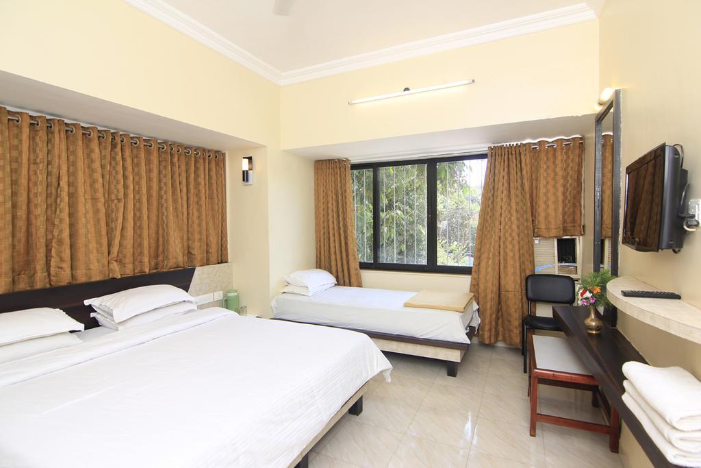 Hotel Hari International Lonavala Esterno foto