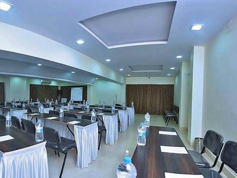 Hotel Hari International Lonavala Esterno foto